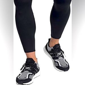 NIB Adidas Ultraboost 5.0 DNA Black / White Sneakers 9.5